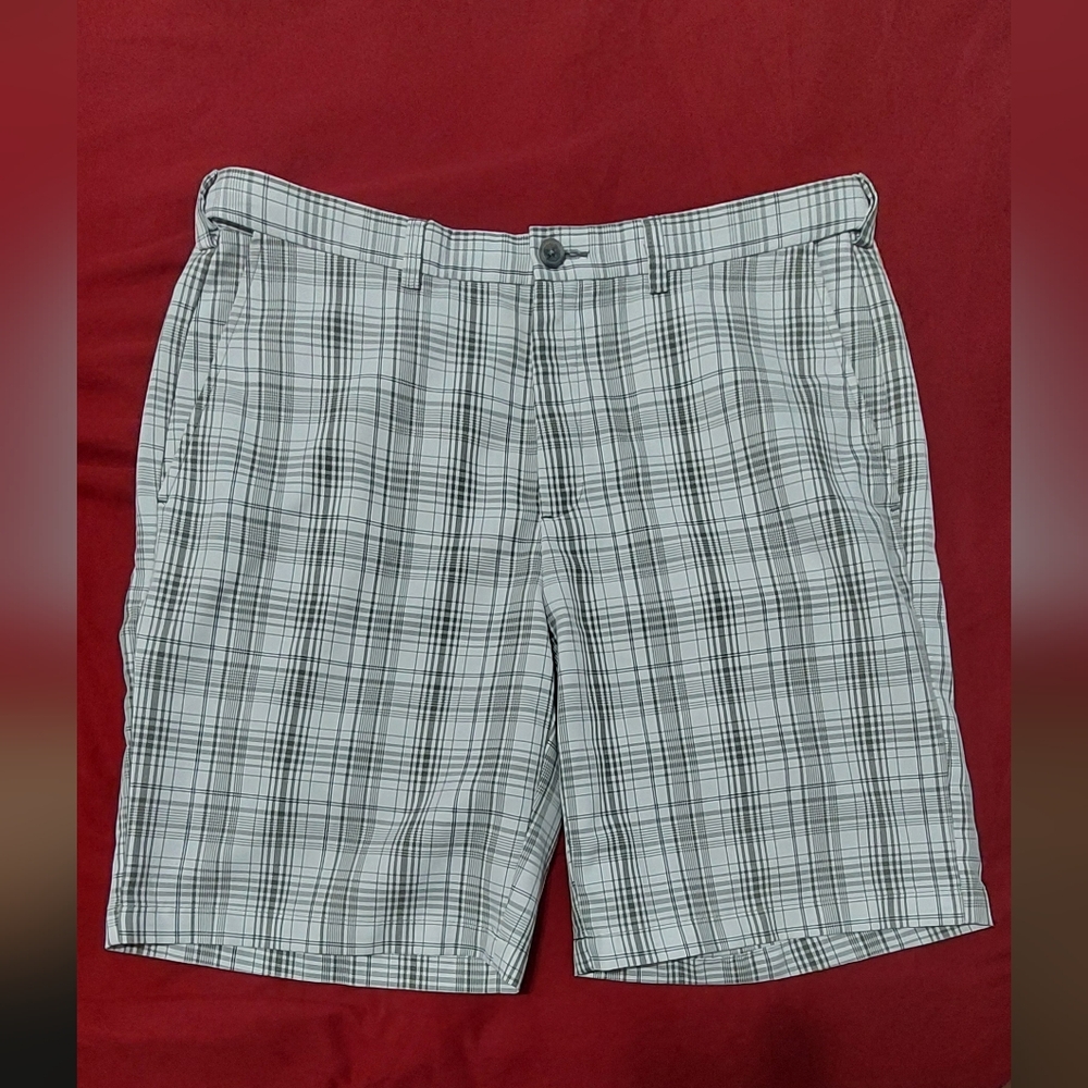 Men's Gray Plaid Golf Shorts